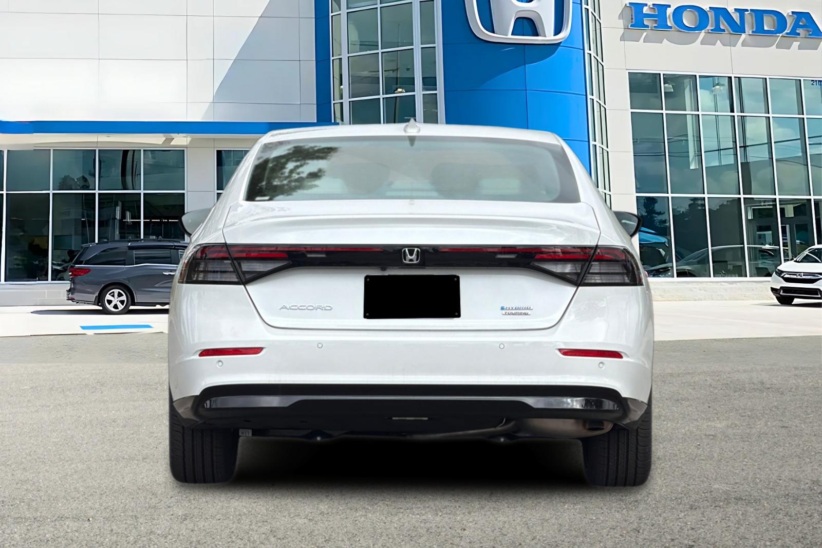 New 2026 Platinum White Pearl Honda Touring Hybrid image 4