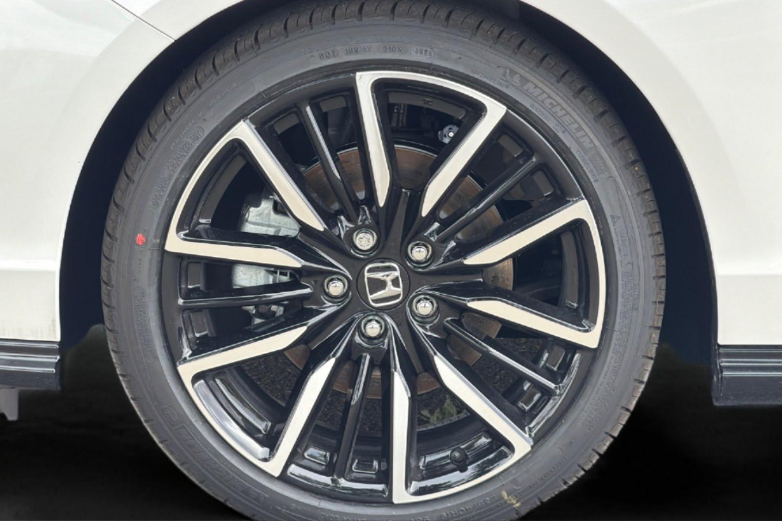 New 2026 Platinum White Pearl Honda Touring Hybrid image 30