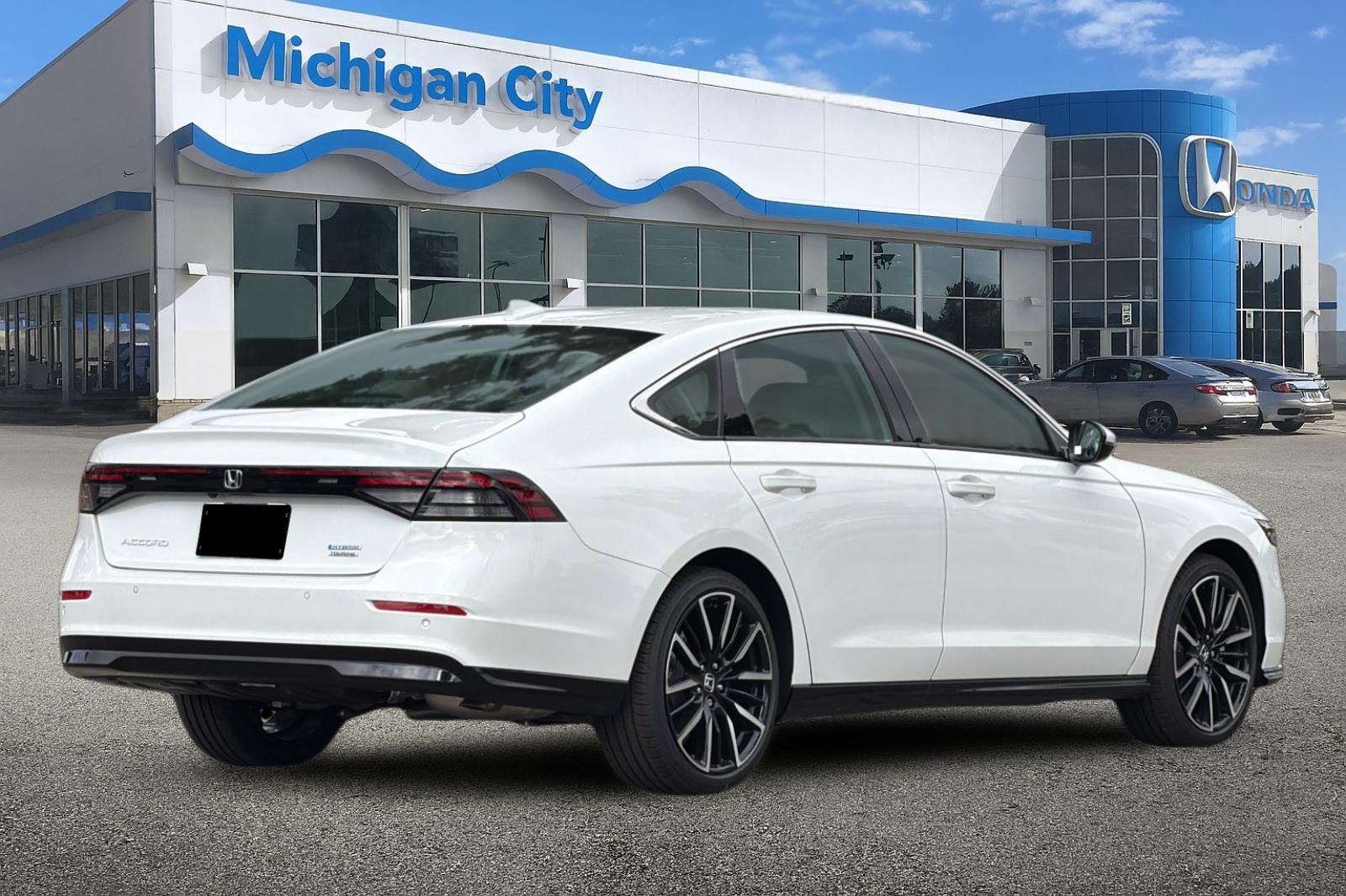New 2026 Platinum White Pearl Honda Touring Hybrid image 5