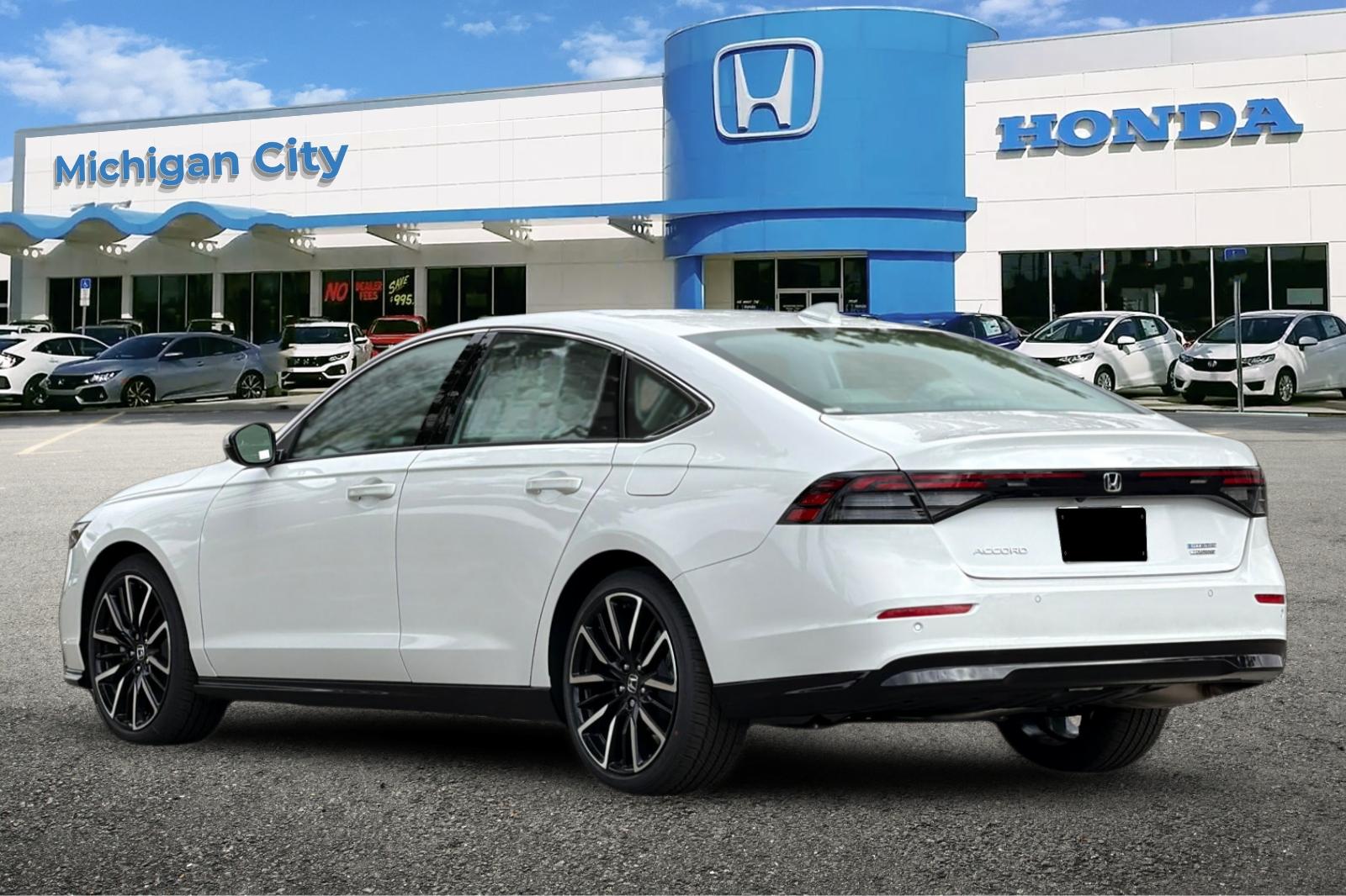 New 2026 Platinum White Pearl Honda Touring Hybrid image 3
