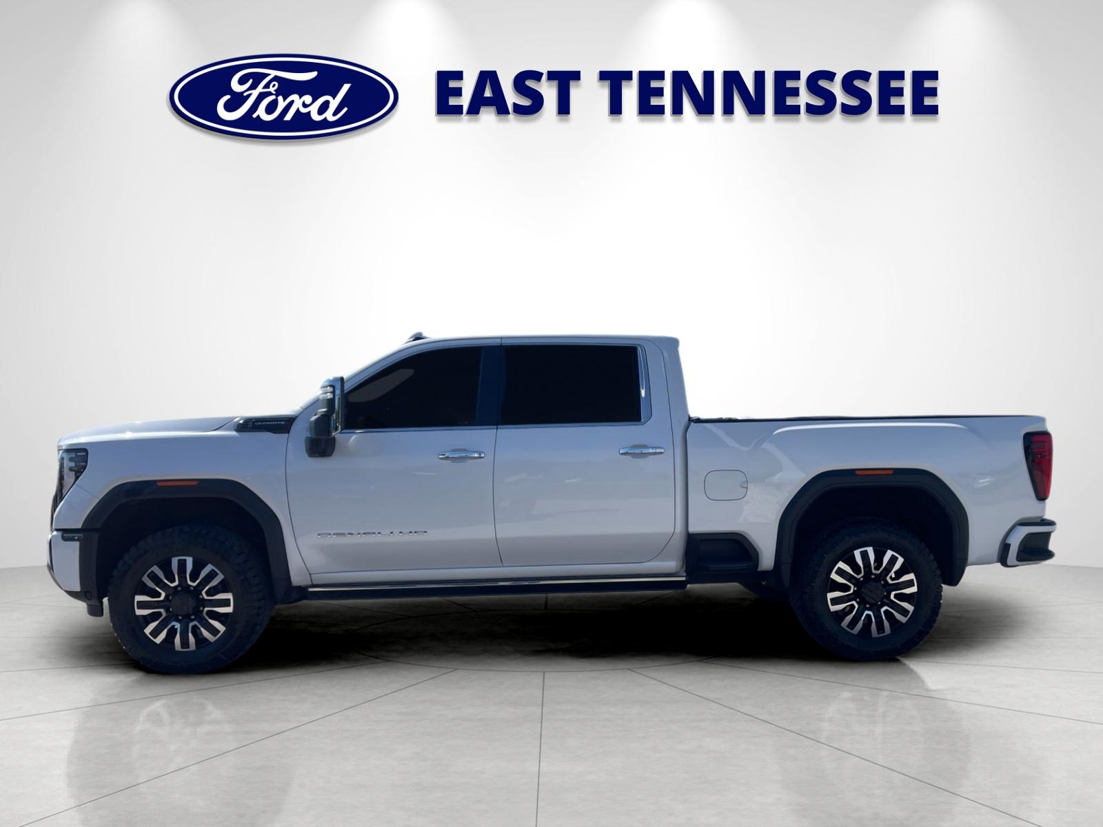 Used 2024 White GMC Denali Ultimate image 6