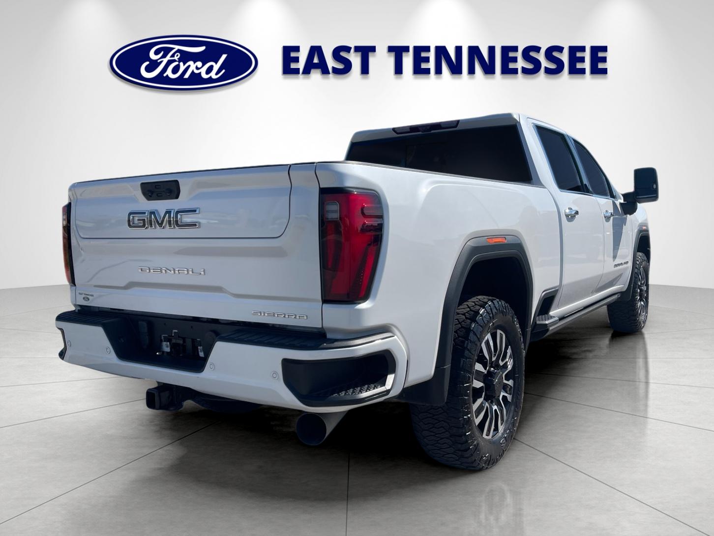 Used 2024 White GMC Denali Ultimate image 3