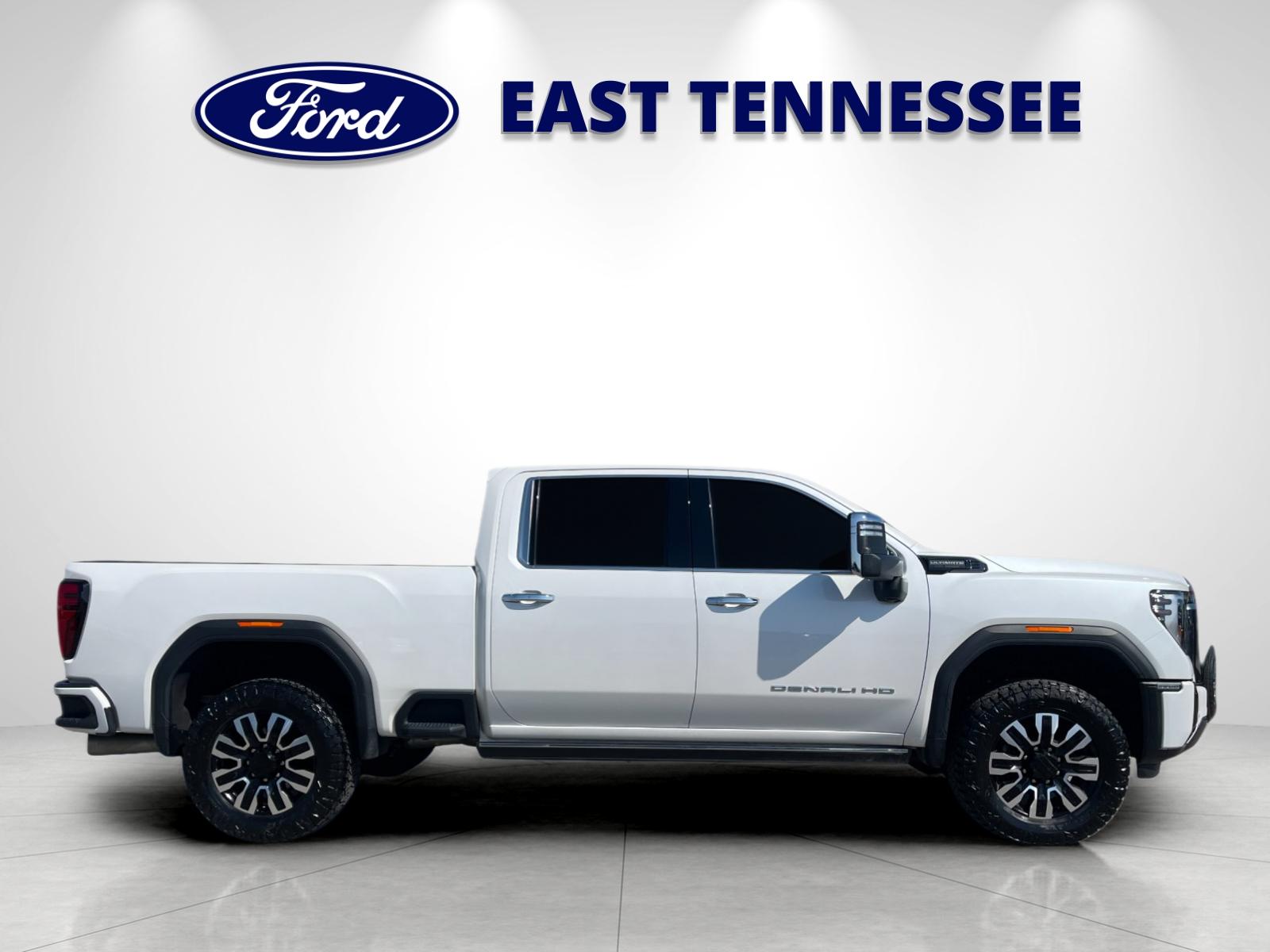 Used 2024 White GMC Denali Ultimate image 2