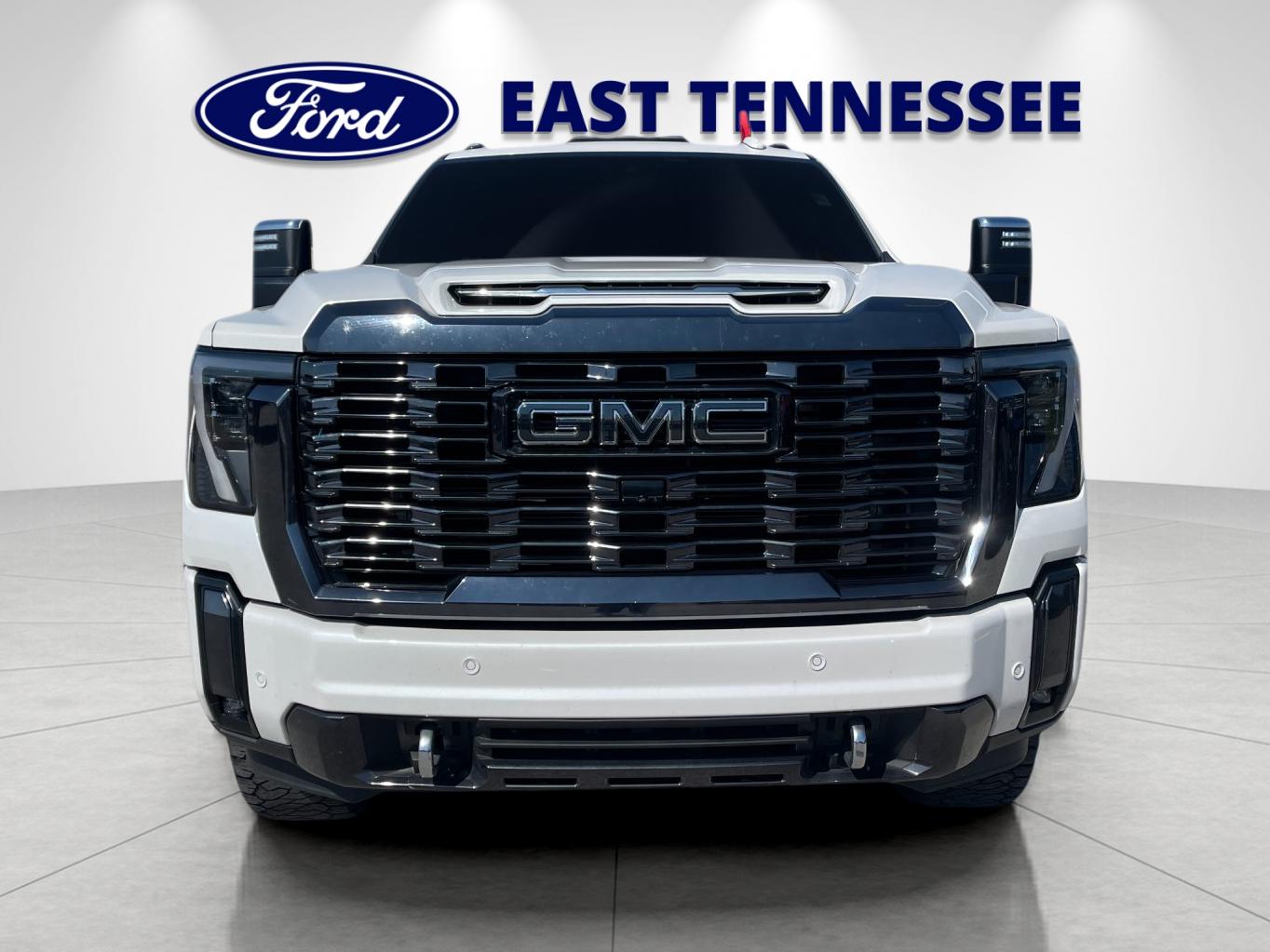 Used 2024 White GMC Denali Ultimate image 9