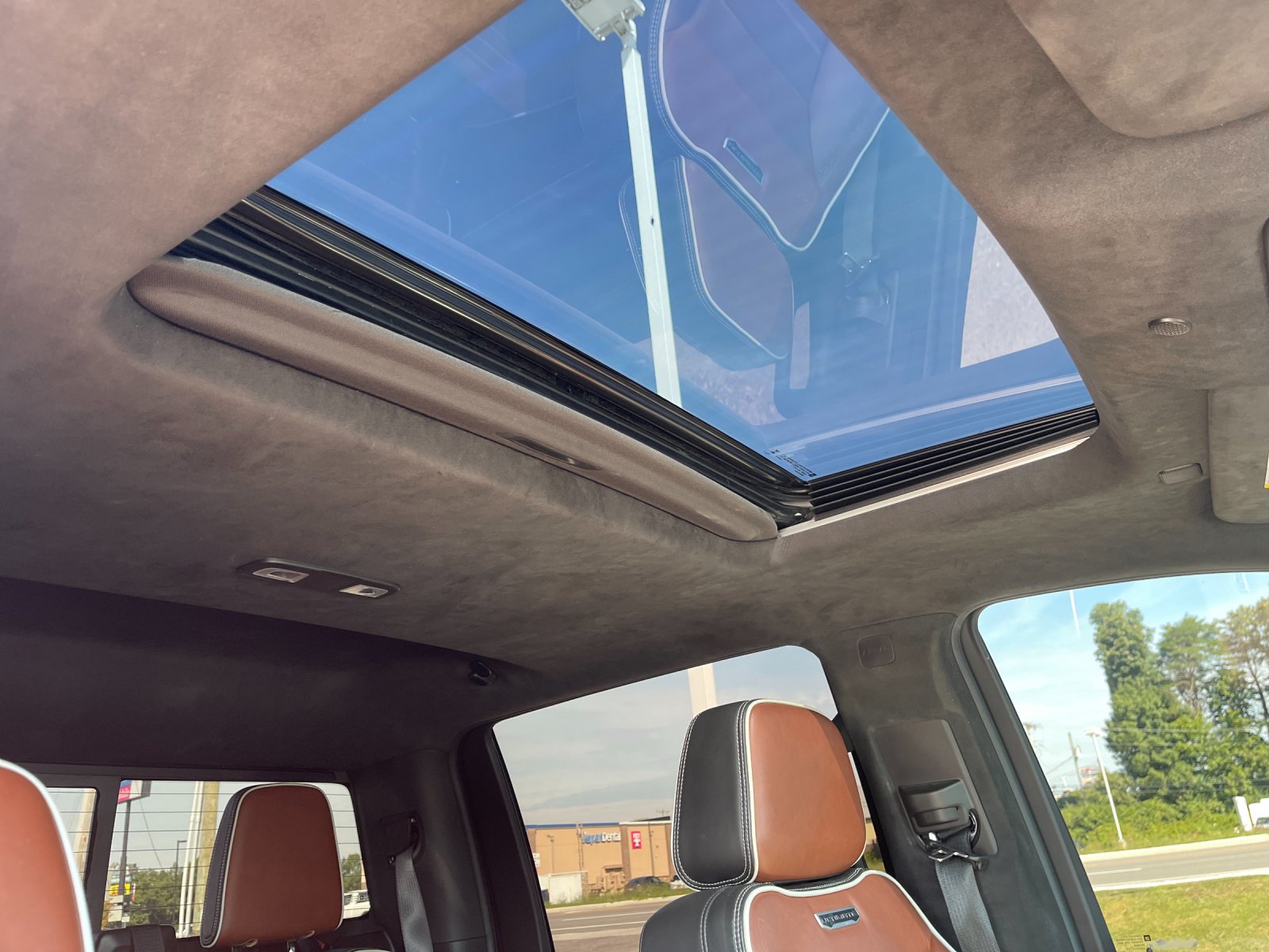 Used 2024 White GMC Denali Ultimate image 19