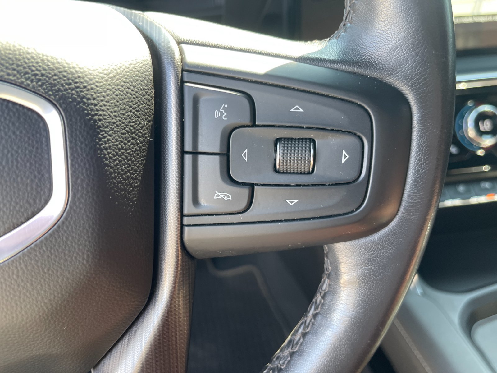 Used 2024 White GMC Denali Ultimate image 30
