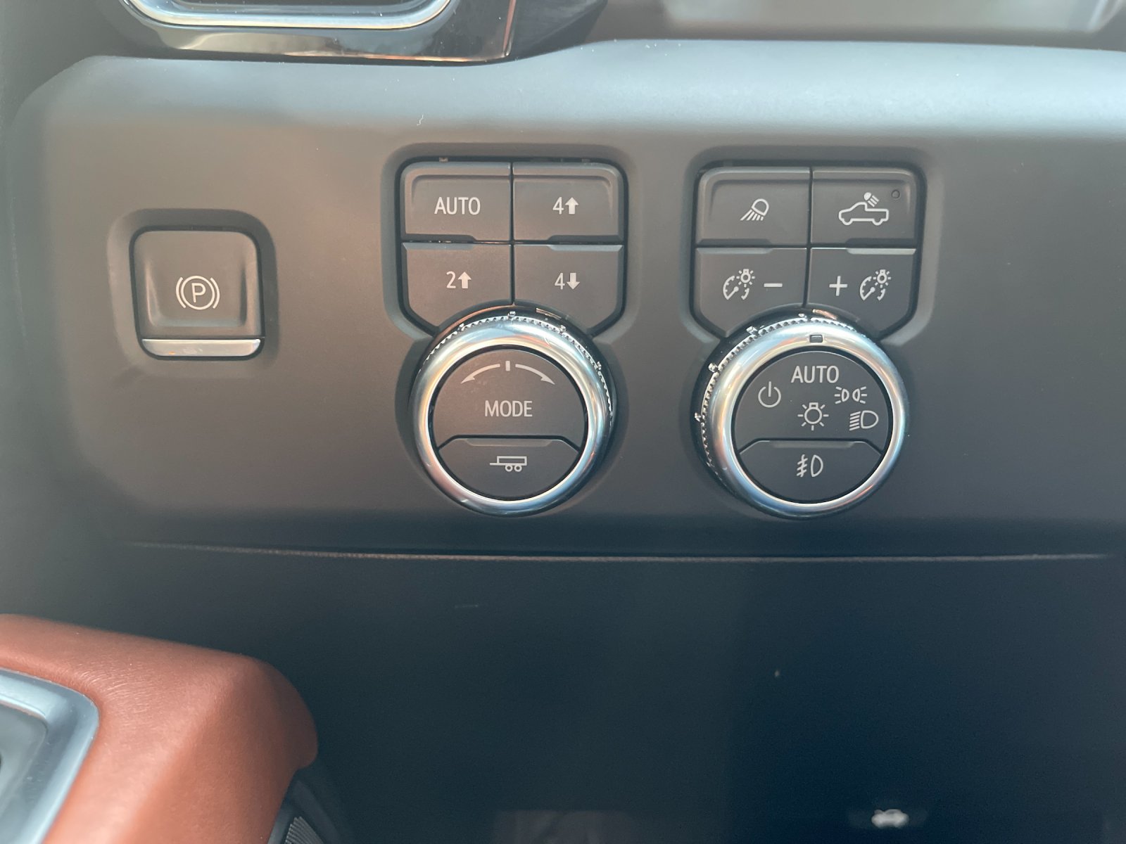Used 2024 White GMC Denali Ultimate image 33