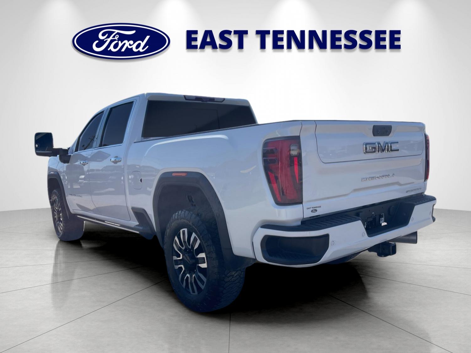Used 2024 White GMC Denali Ultimate image 5