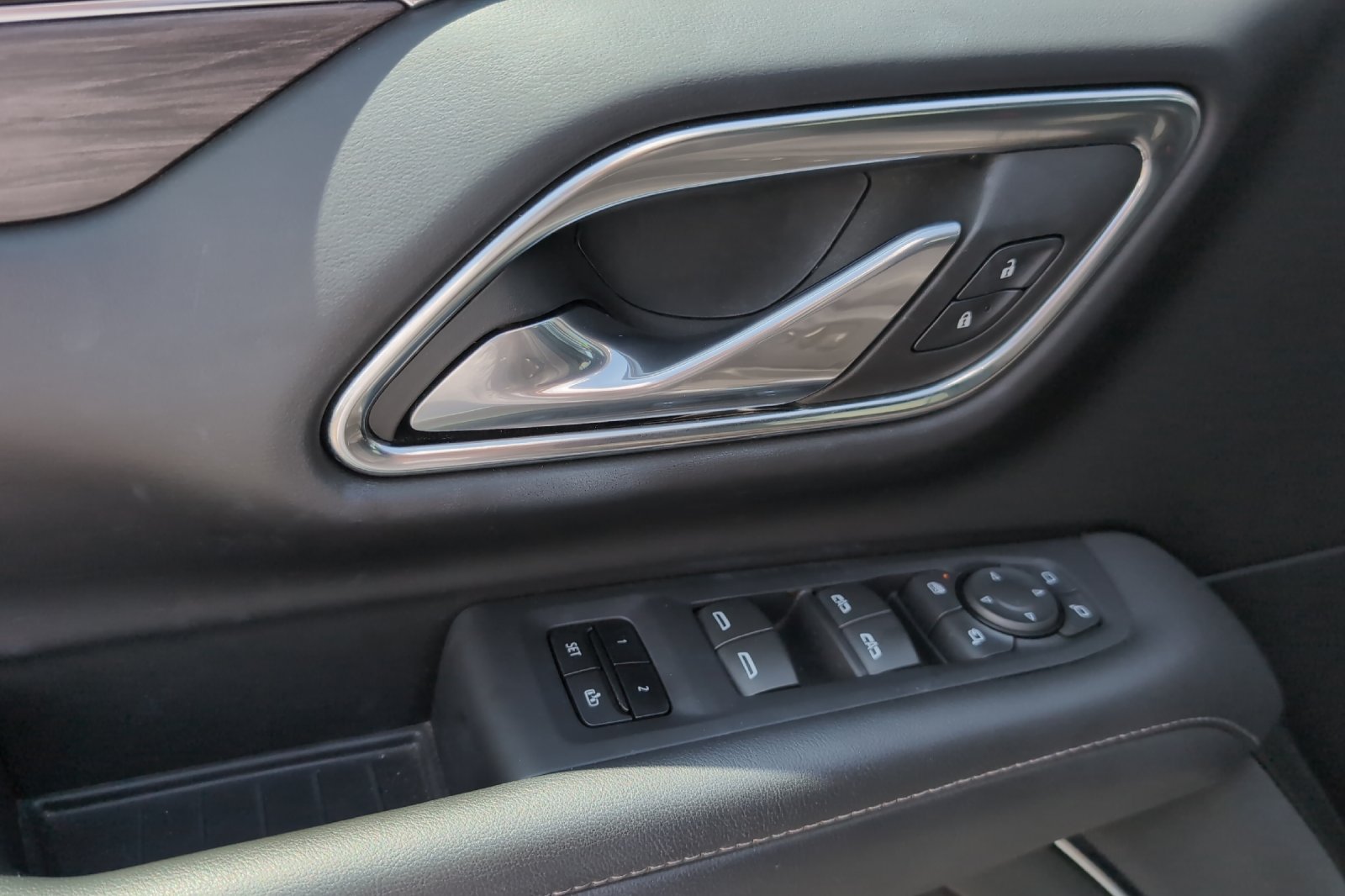 Used 2023 Gray Chevrolet Z71 image 12
