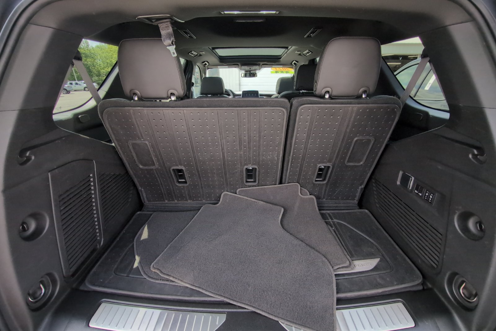 Used 2023 Gray Chevrolet Z71 image 17
