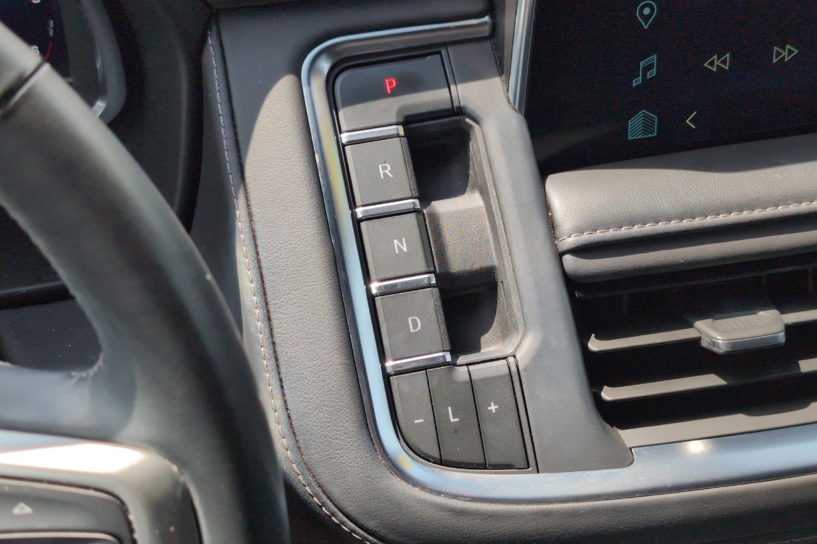 Used 2023 Gray Chevrolet Z71 image 24