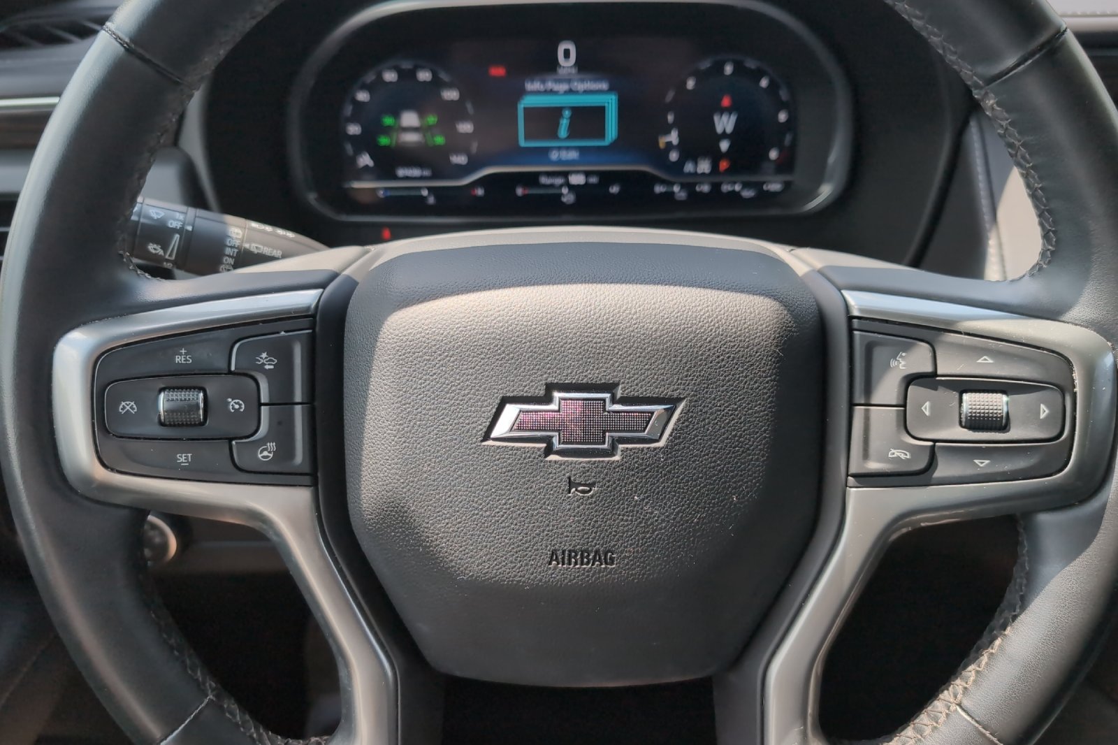 Used 2023 Gray Chevrolet Z71 image 26