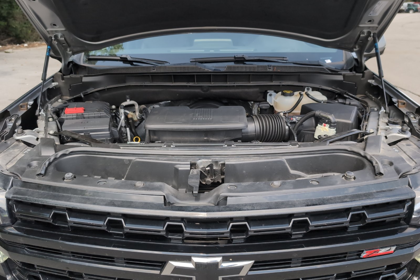 Used 2023 Gray Chevrolet Z71 image 31