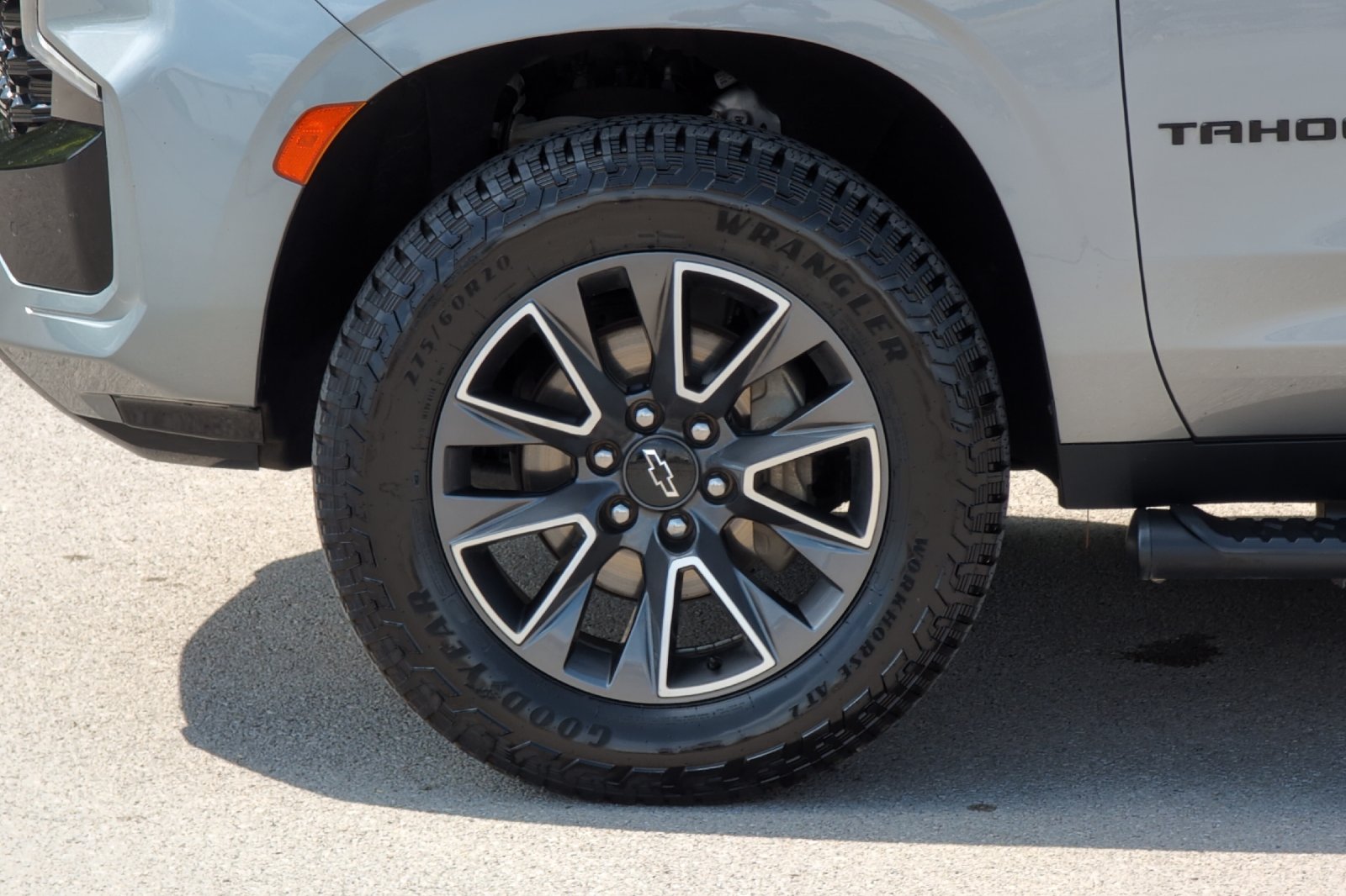 Used 2023 Gray Chevrolet Z71 image 29