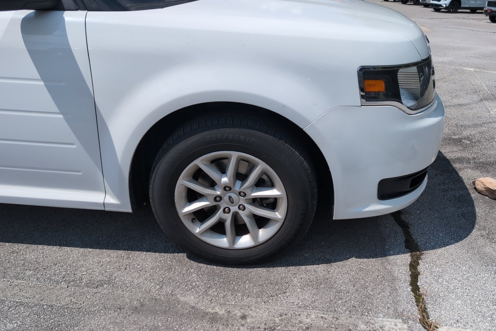 Used 2019 White Ford SE image 3