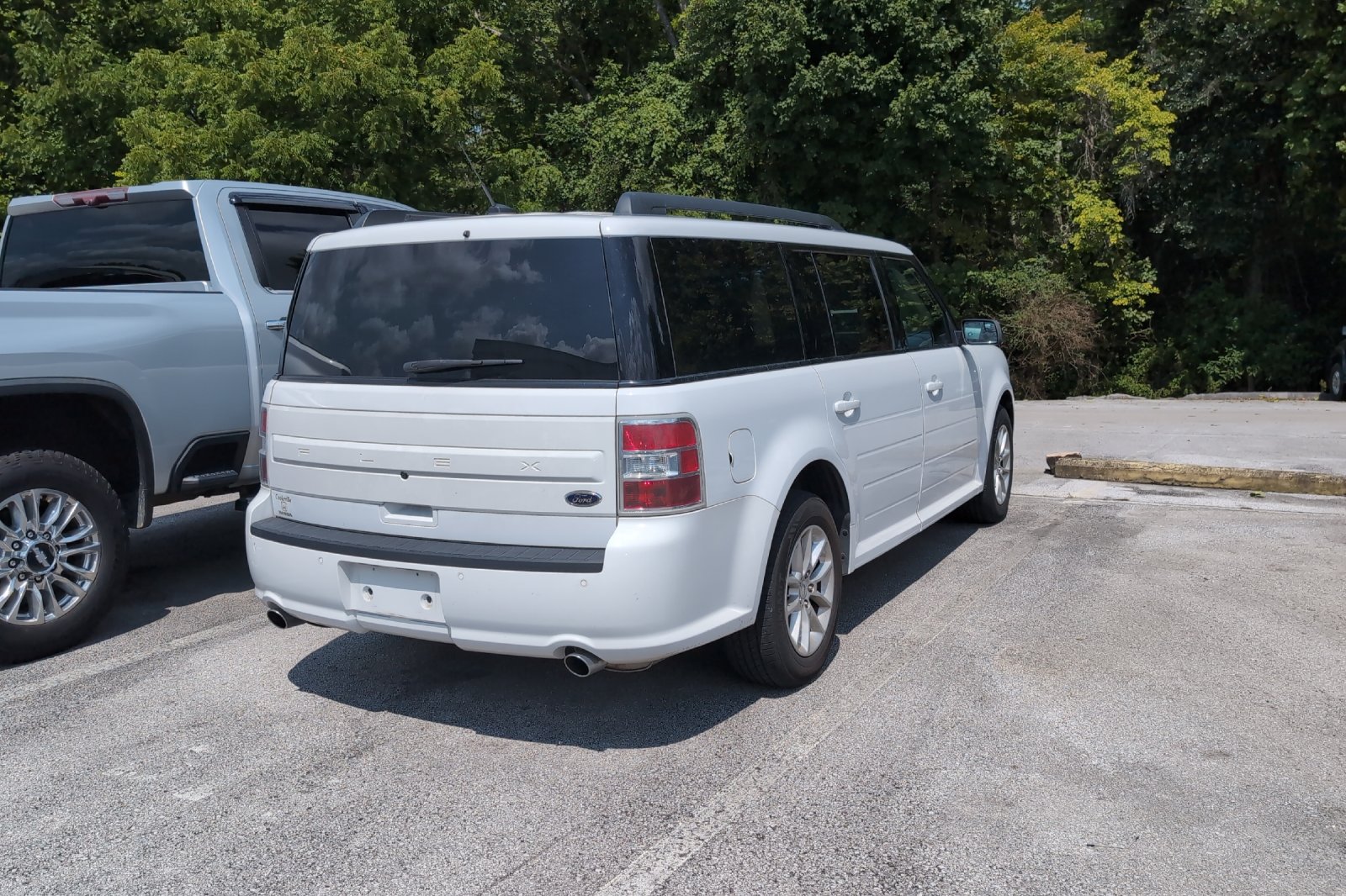 Used 2019 White Ford SE image 5