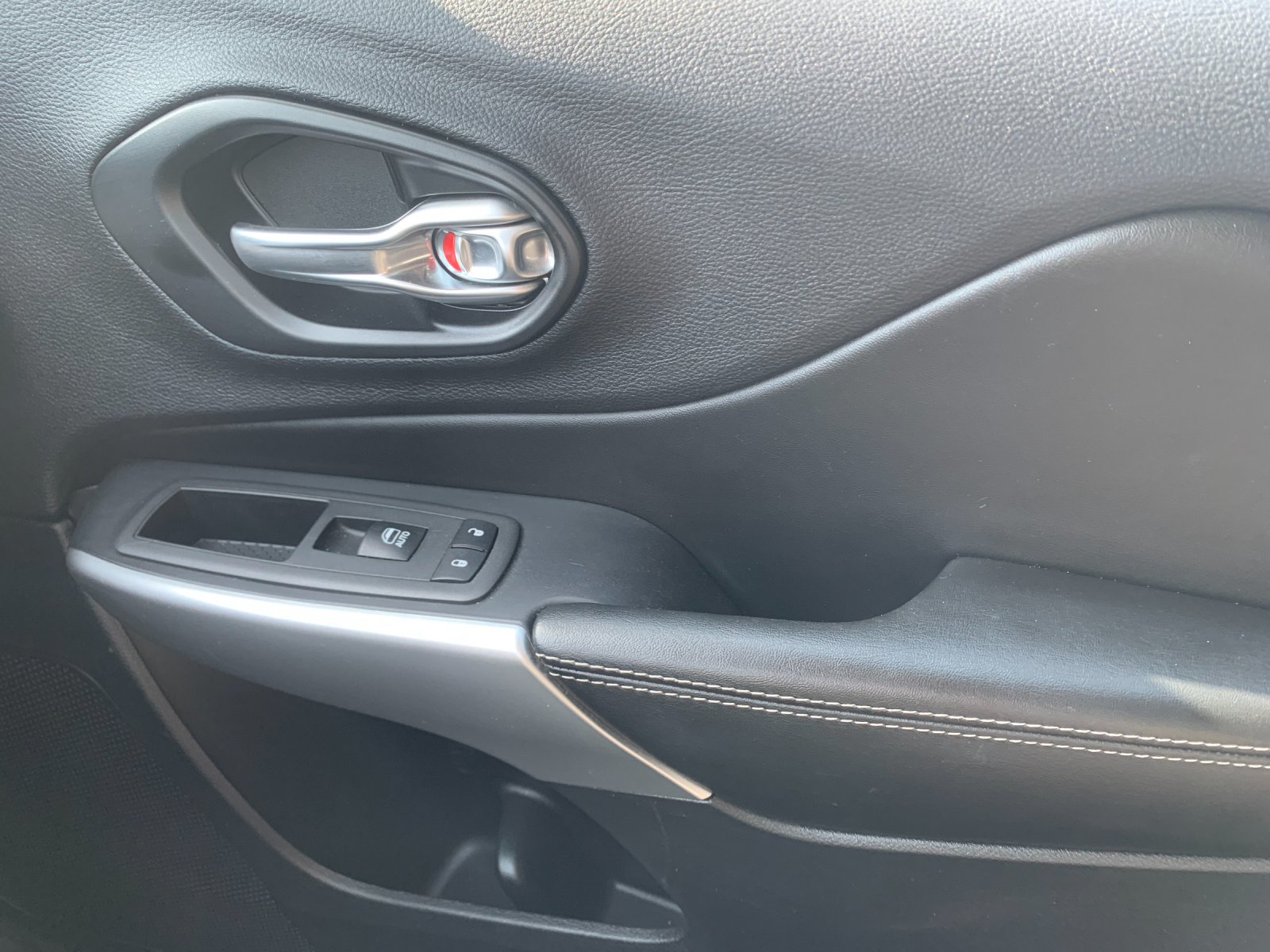Used 2022 Blue Jeep X image 21