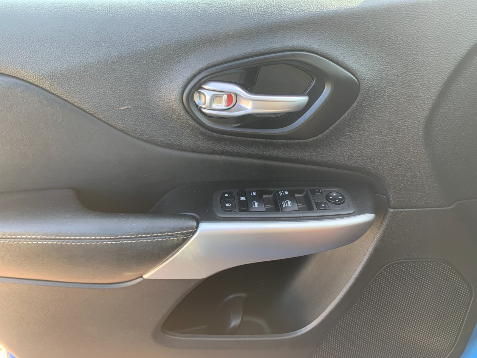 Used 2022 Blue Jeep X image 13