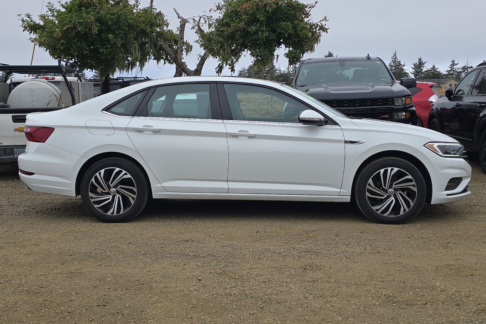 Used 2021 White Volkswagen SEL Premium image 3