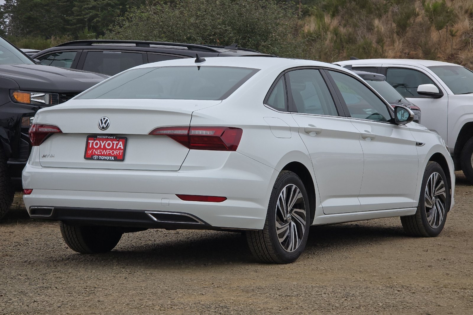 Used 2021 White Volkswagen SEL Premium image 4