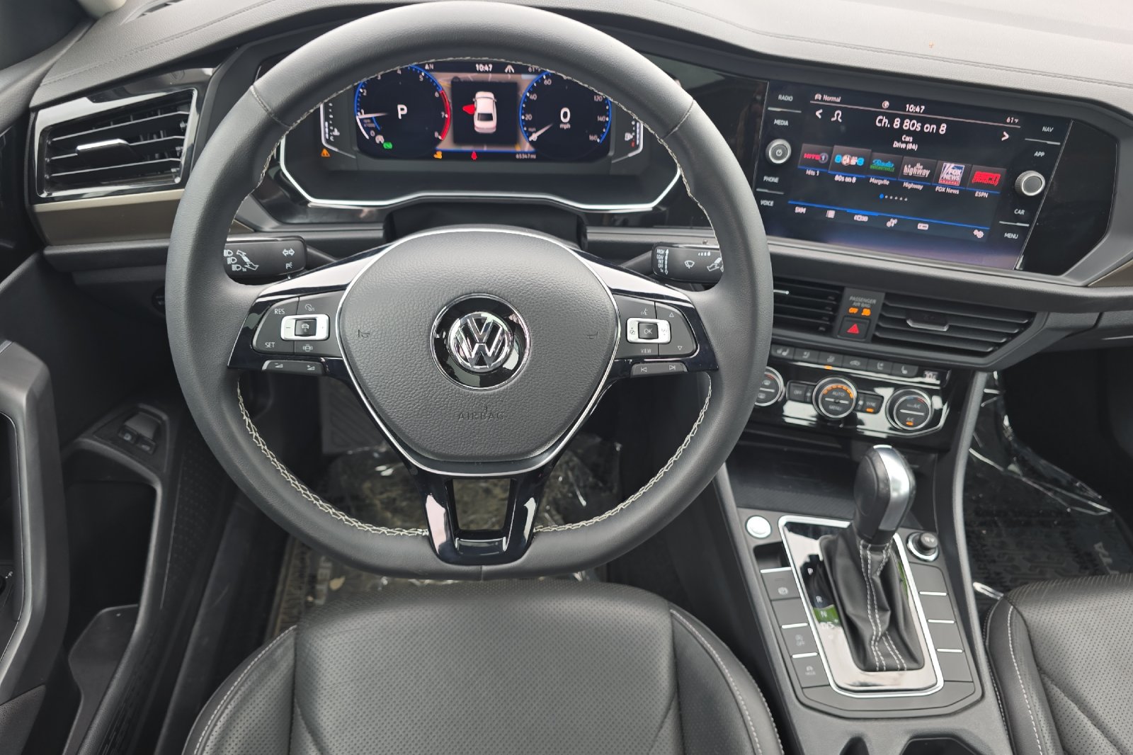Used 2021 White Volkswagen SEL Premium image 11