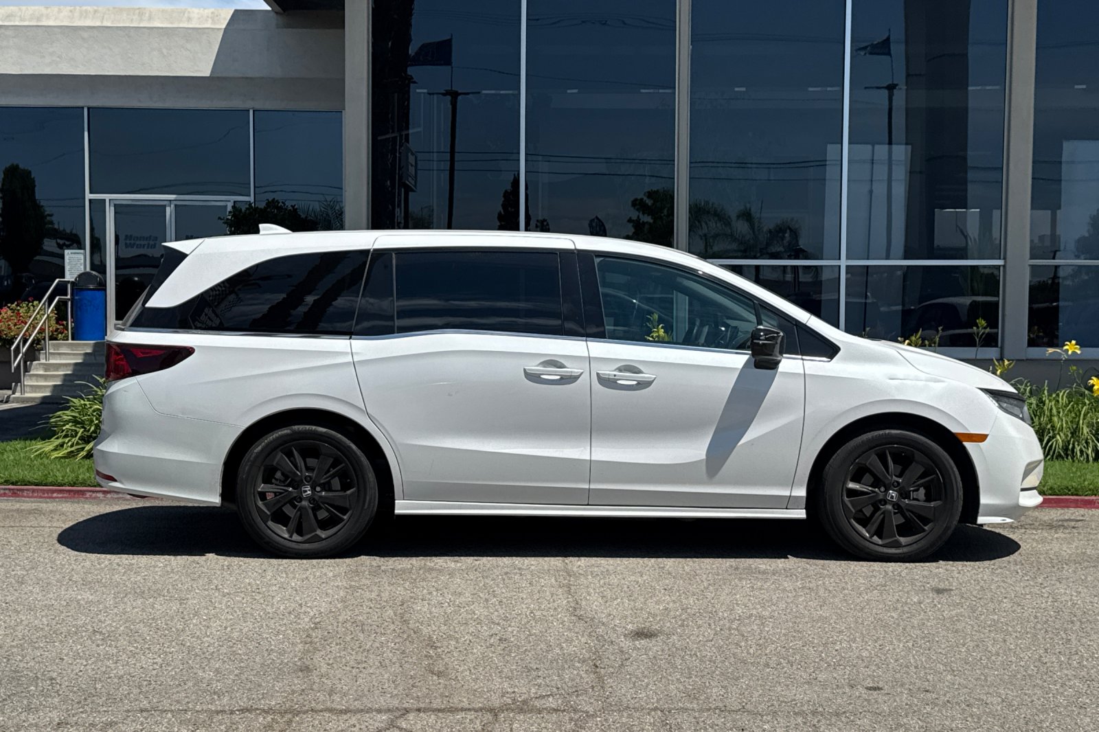 Certified Used 2024 Platinum White Pearl Honda Sport image 4