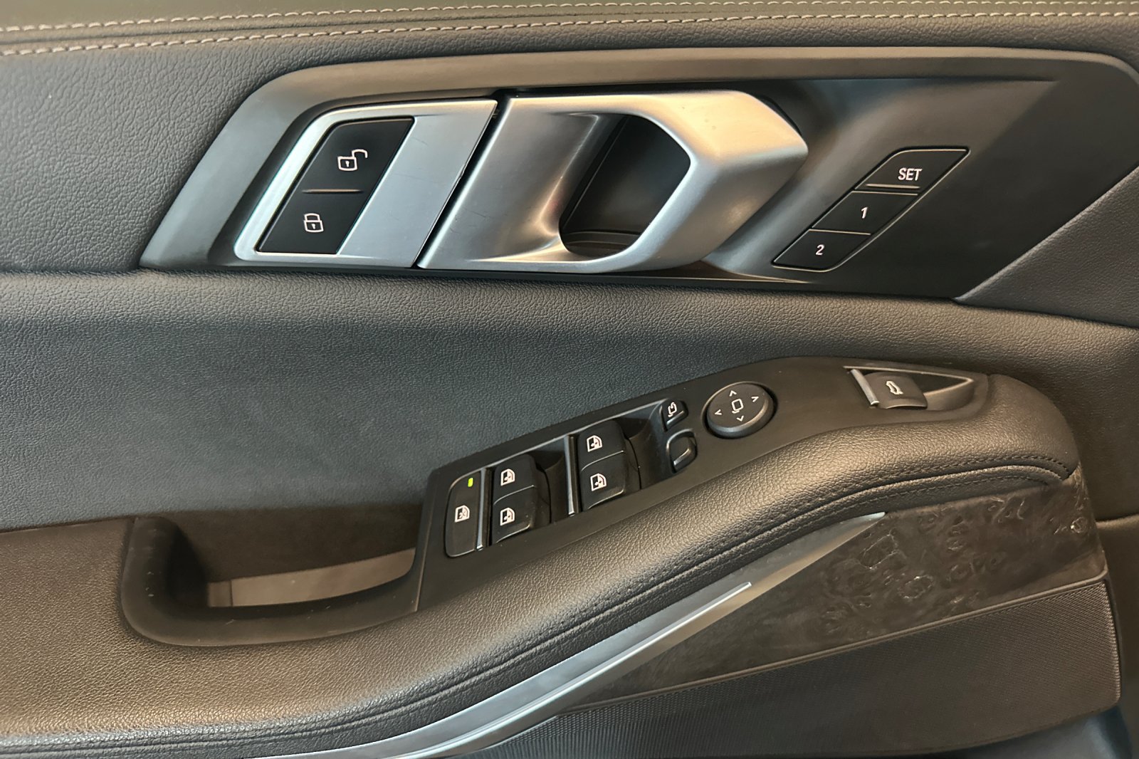 Used 2020 White BMW sDrive40i image 11
