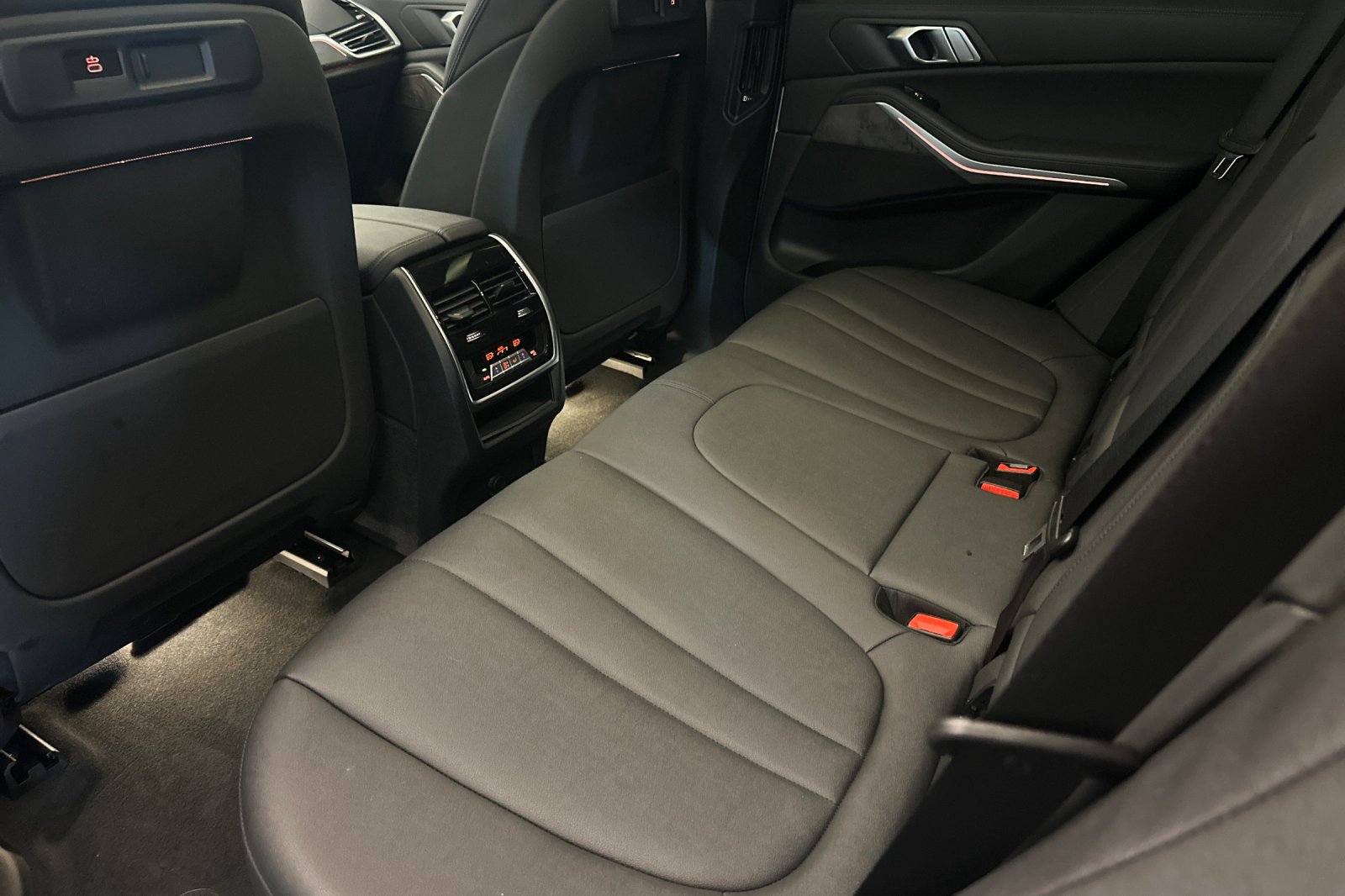 Used 2020 White BMW sDrive40i image 12