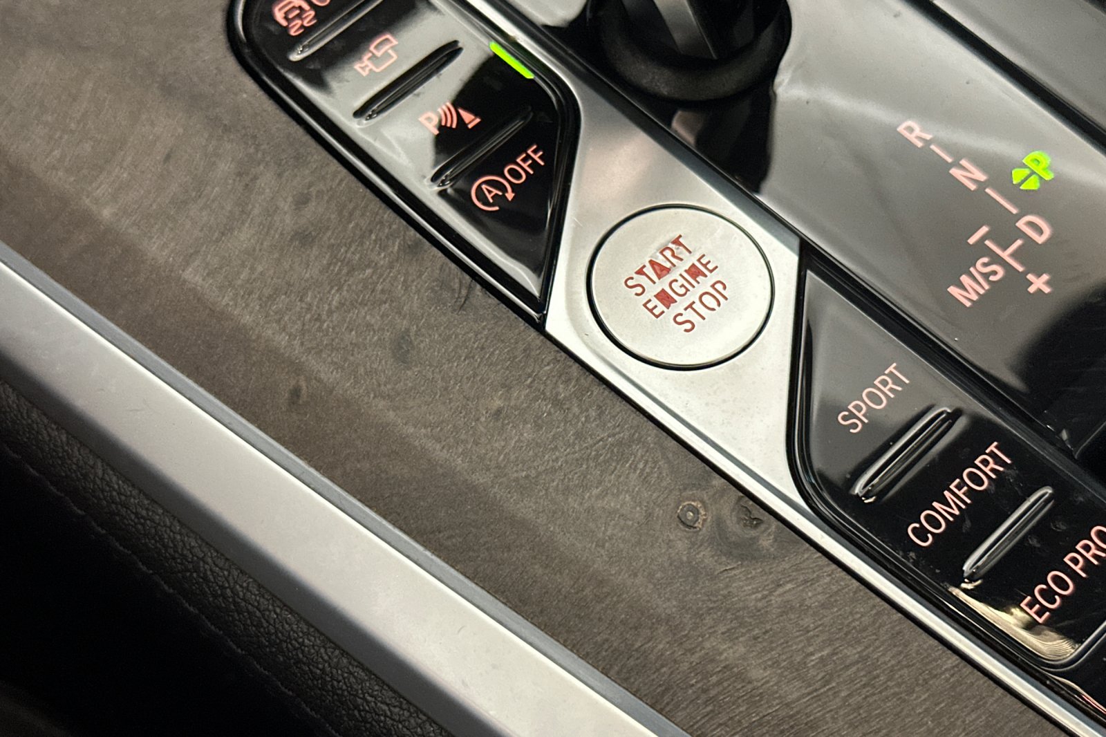 Used 2020 White BMW sDrive40i image 23