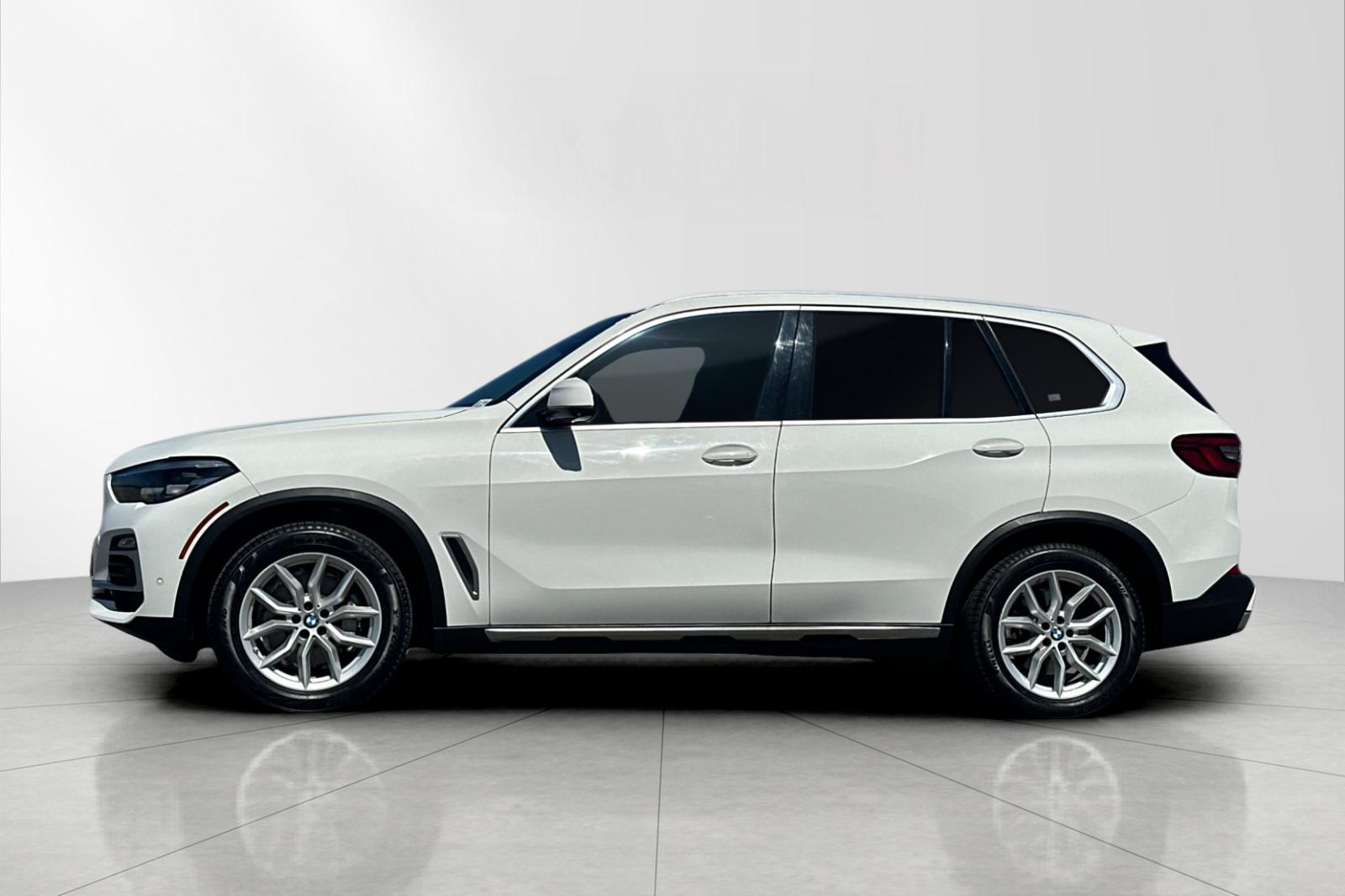 Used 2020 White BMW sDrive40i image 3