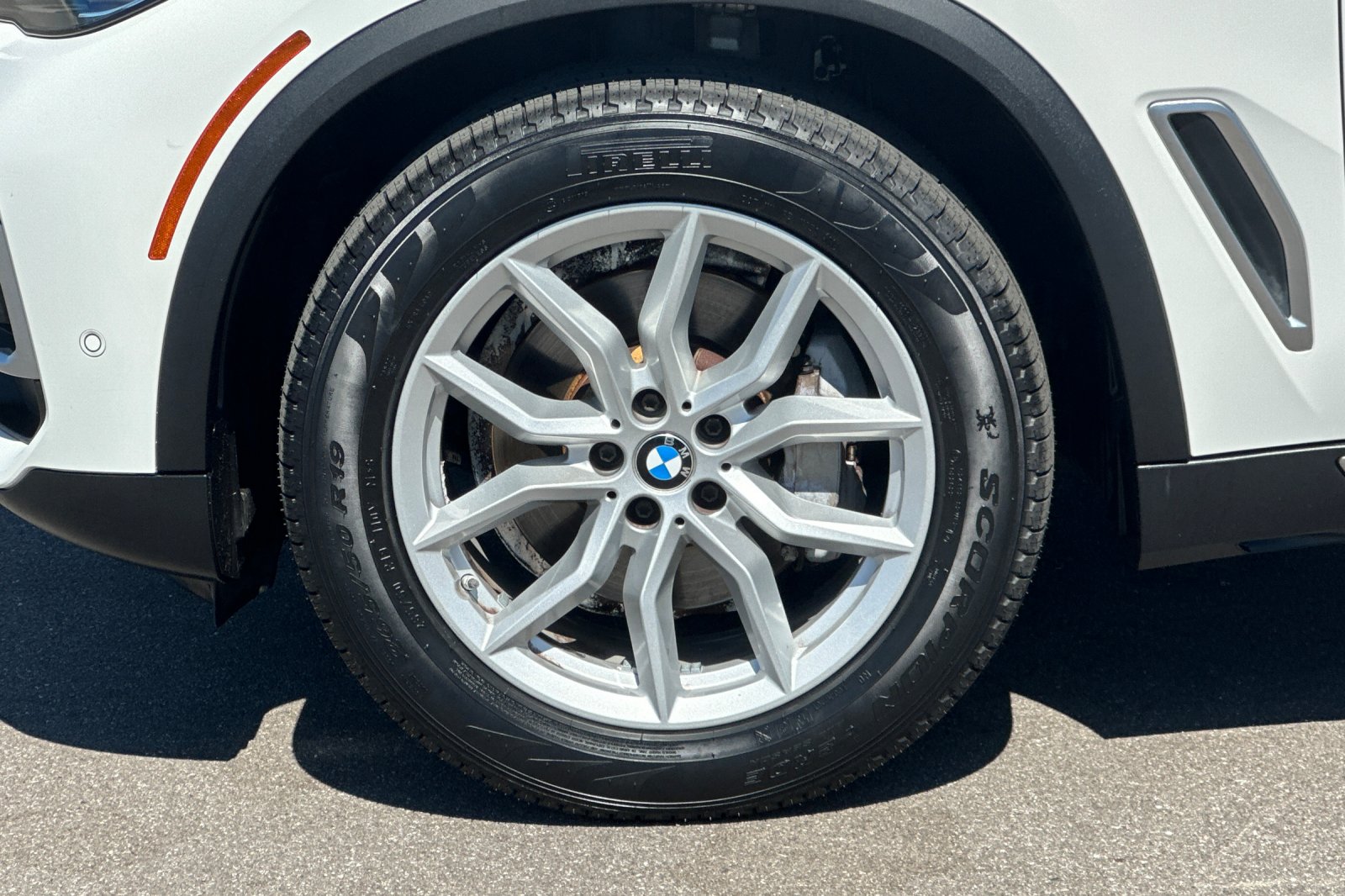 Used 2020 White BMW sDrive40i image 26