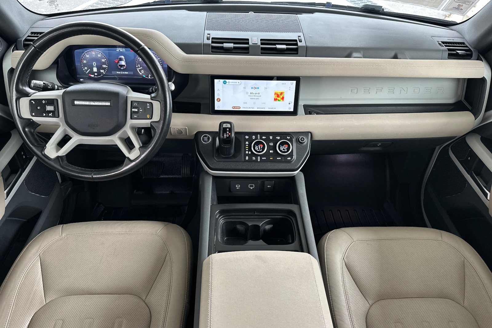 Used 2022 White Land Rover SE image 16