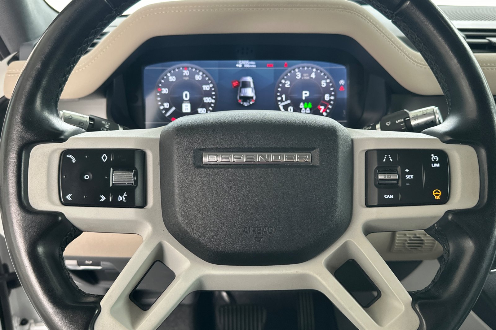 Used 2022 White Land Rover SE image 29