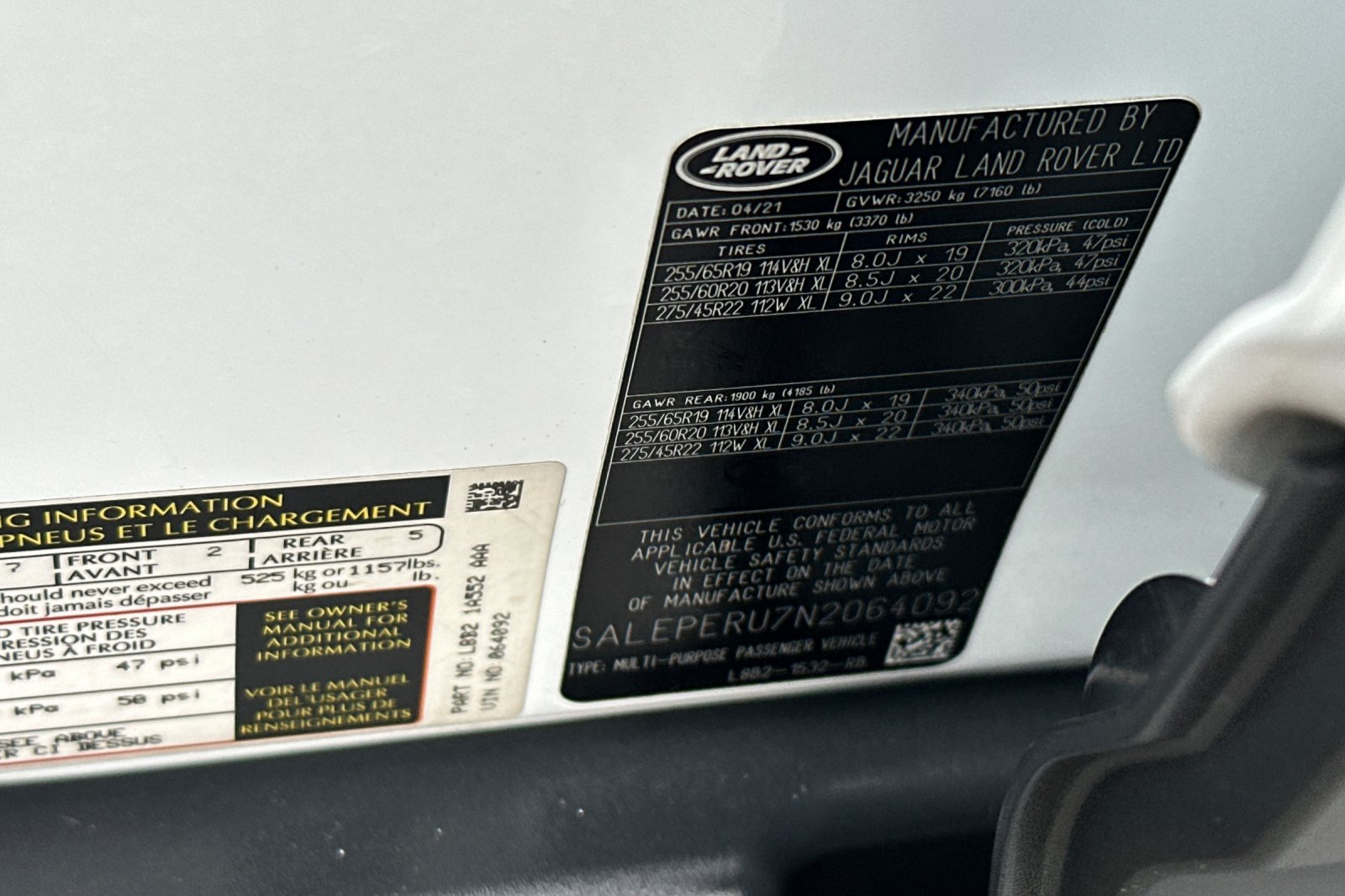 Used 2022 White Land Rover SE image 38