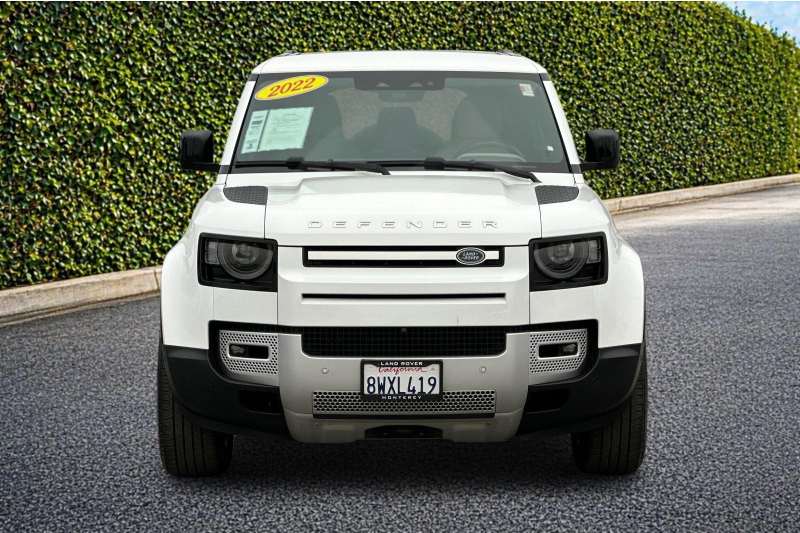 Used 2022 White Land Rover SE image 9