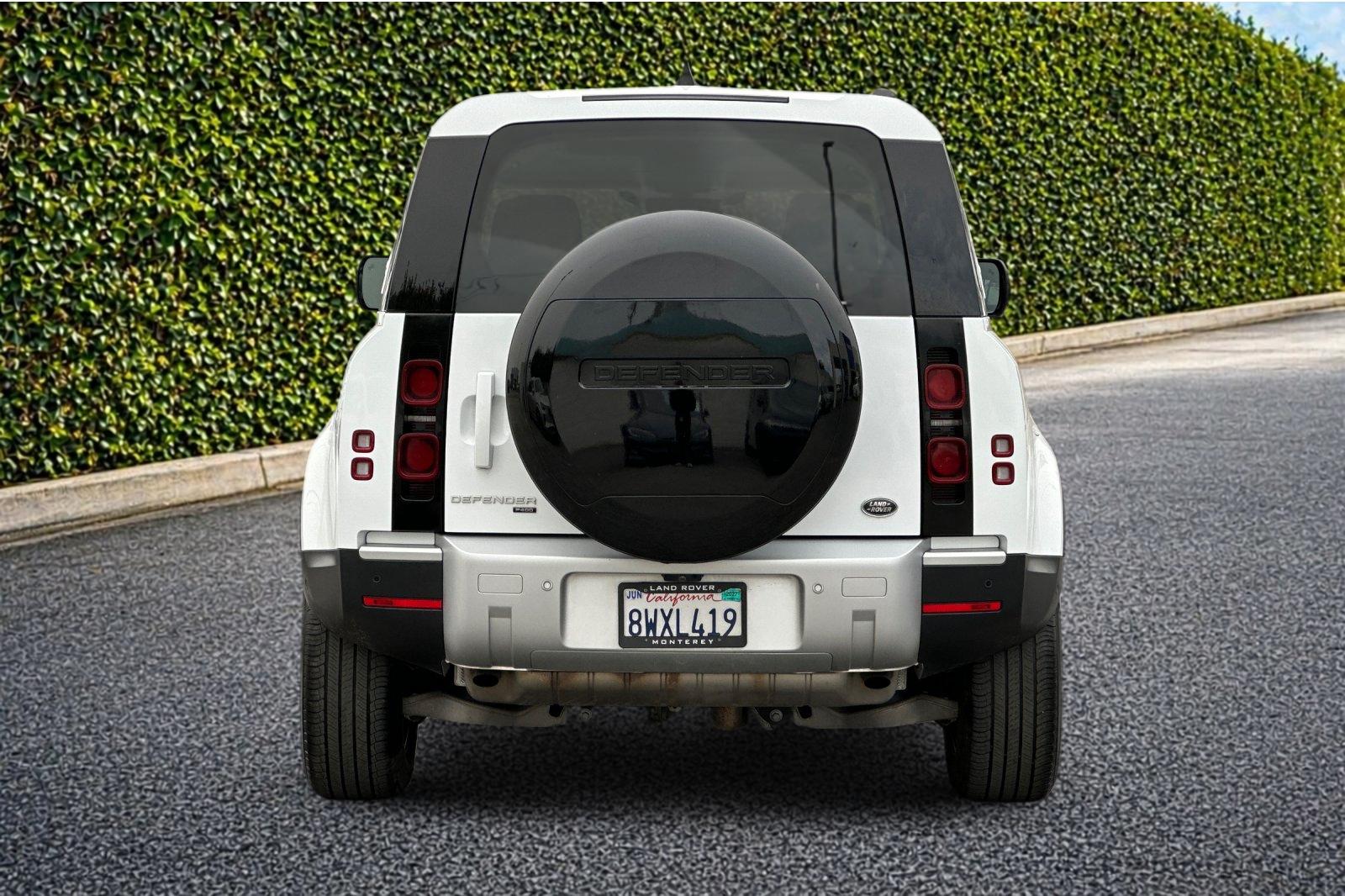 Used 2022 White Land Rover SE image 5