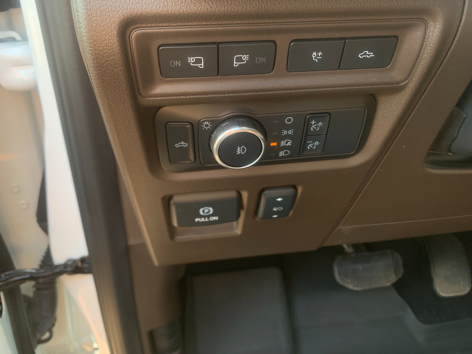 Used 2024 White Ford King Ranch image 32