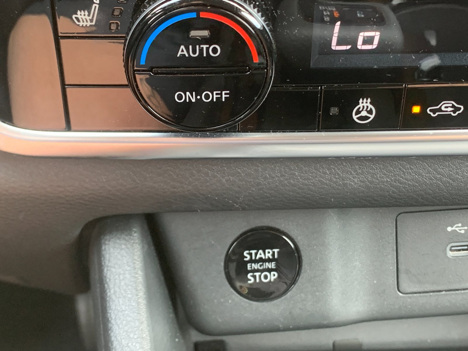 Used 2025 Blue Nissan SL image 27