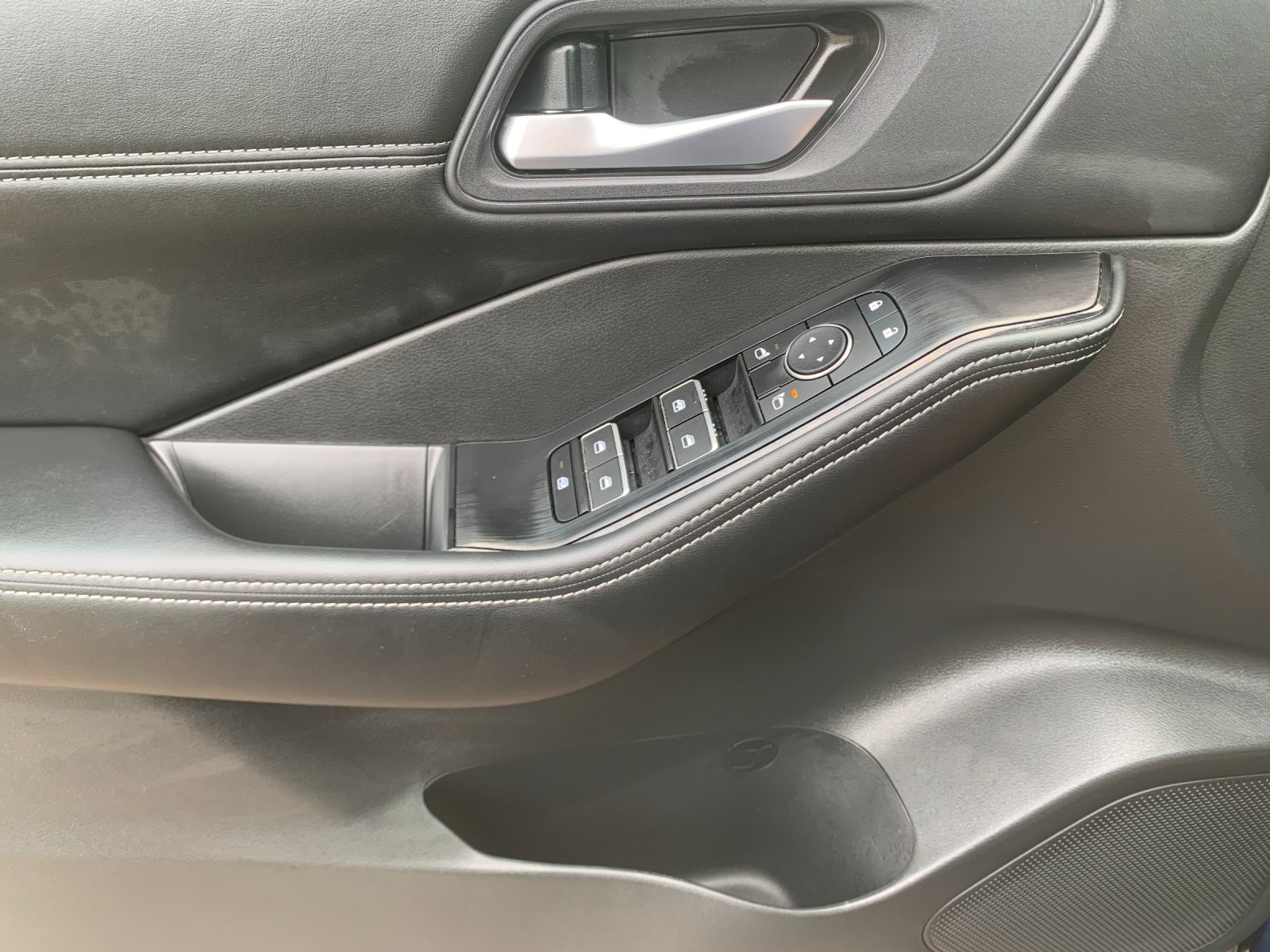 Used 2025 Blue Nissan SL image 13