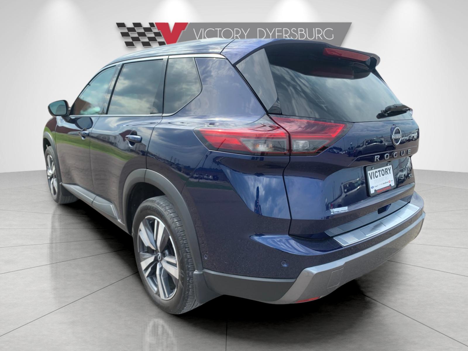 Used 2025 Blue Nissan SL image 6
