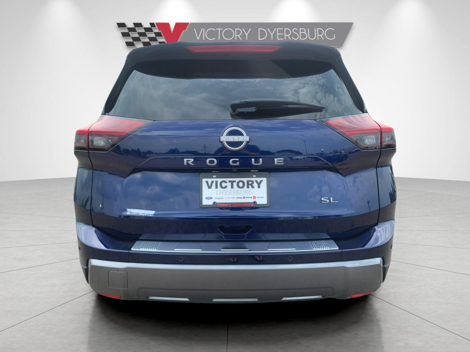 Used 2025 Blue Nissan SL image 5