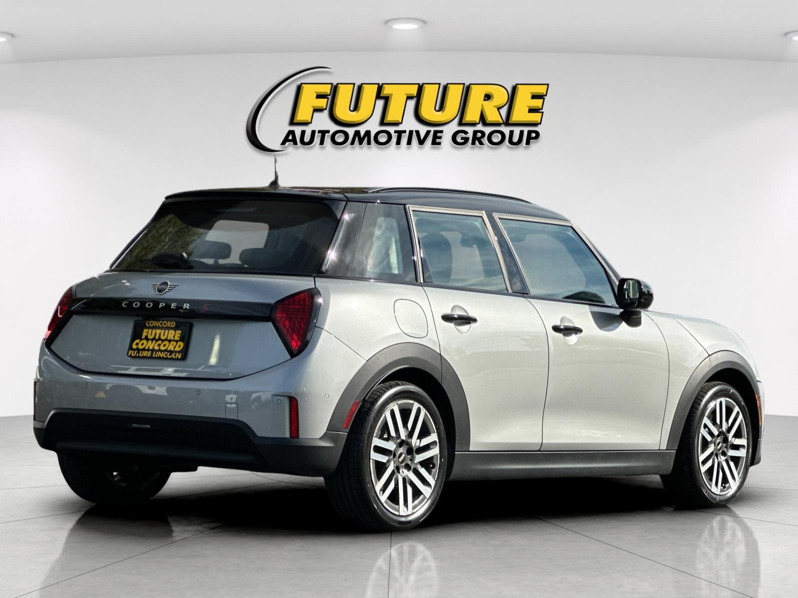 Used 2025 Silver MINI  image 3
