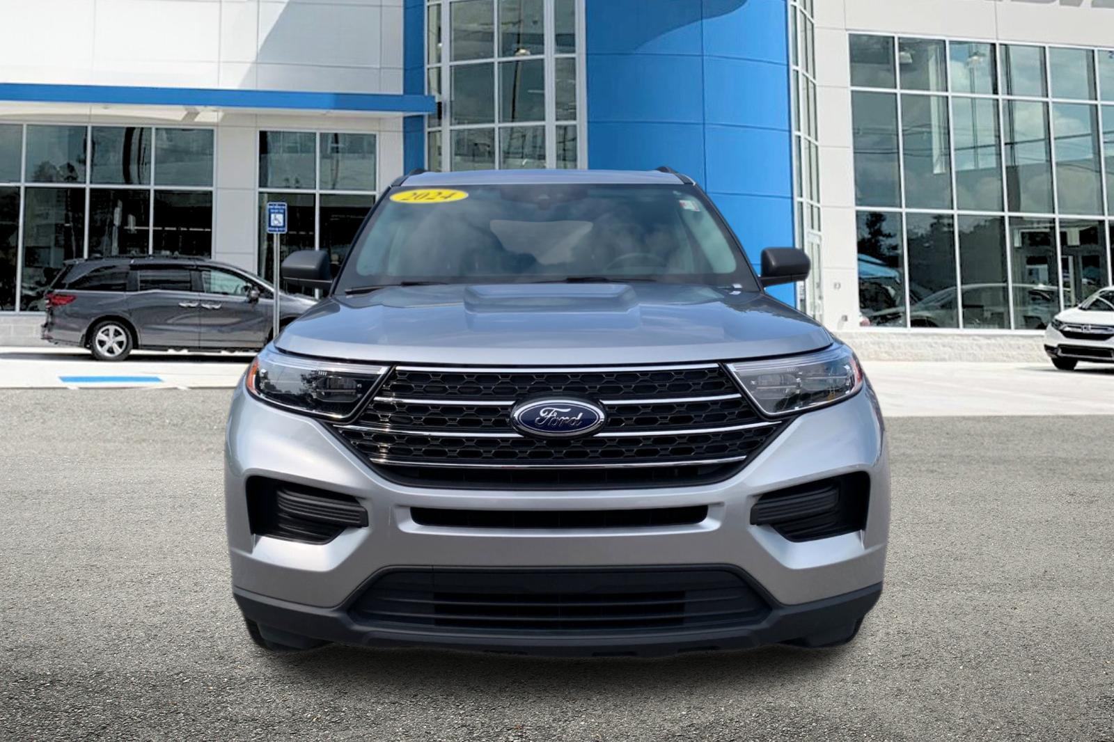 Used 2024 Silver Ford XLT image 8