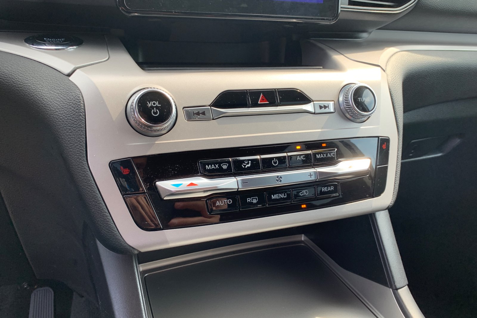 Used 2024 Silver Ford XLT image 25