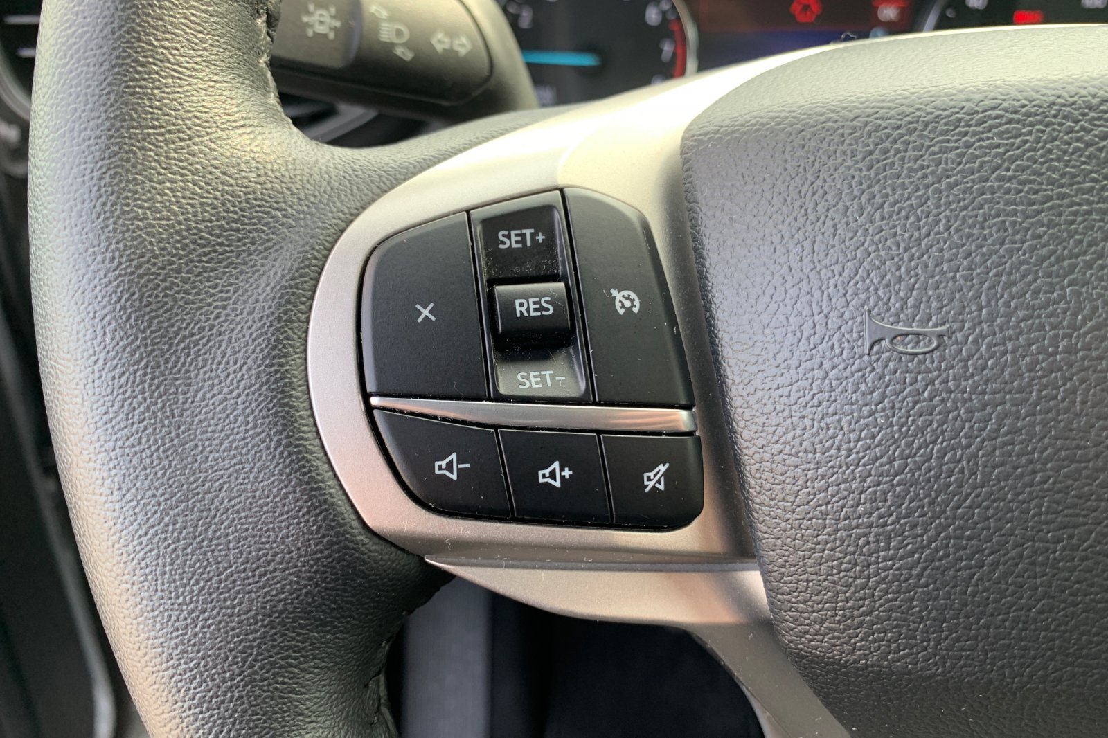Used 2024 Silver Ford XLT image 29