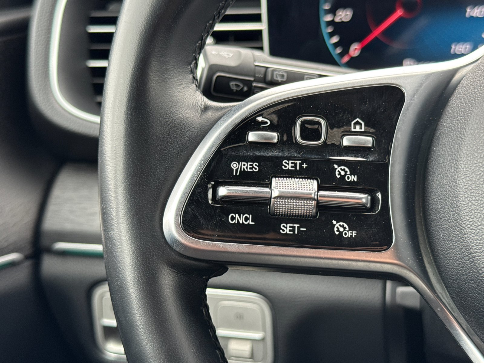 Certified Used 2023 Selenite Grey Metallic Mercedes-Benz GLE 350 4D Sport Utility 4MATIC® image 29