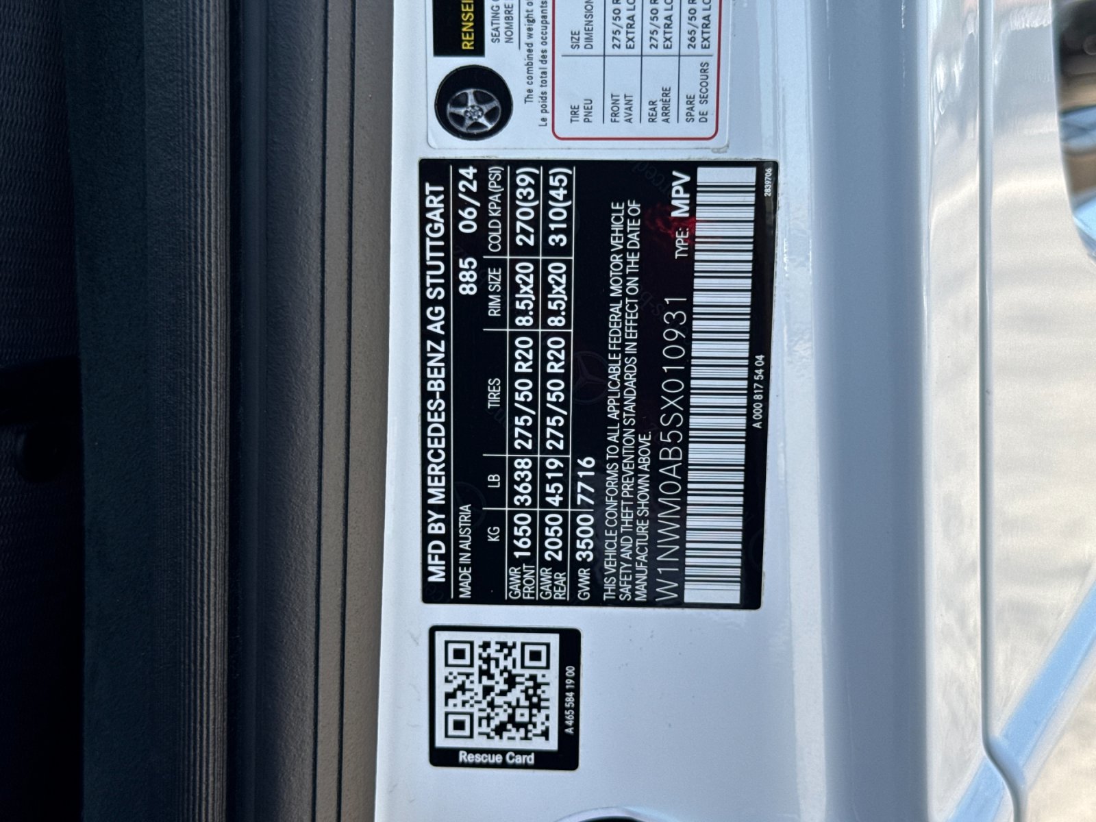Certified Used 2025 MANUFAKTUR Moonlight White Metallic Mercedes-Benz G 580 4D Sport Utility 4MATIC® image 38