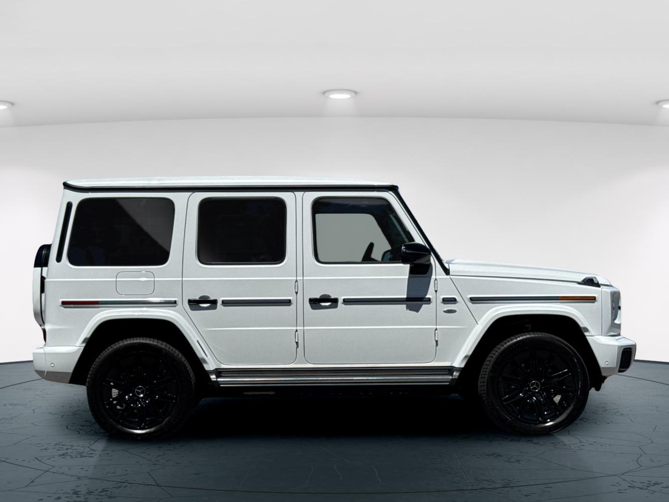 Certified Used 2025 MANUFAKTUR Moonlight White Metallic Mercedes-Benz G 580 4D Sport Utility 4MATIC® image 8