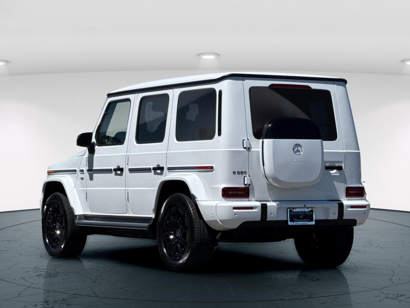 Certified Used 2025 MANUFAKTUR Moonlight White Metallic Mercedes-Benz G 580 4D Sport Utility 4MATIC® image 5
