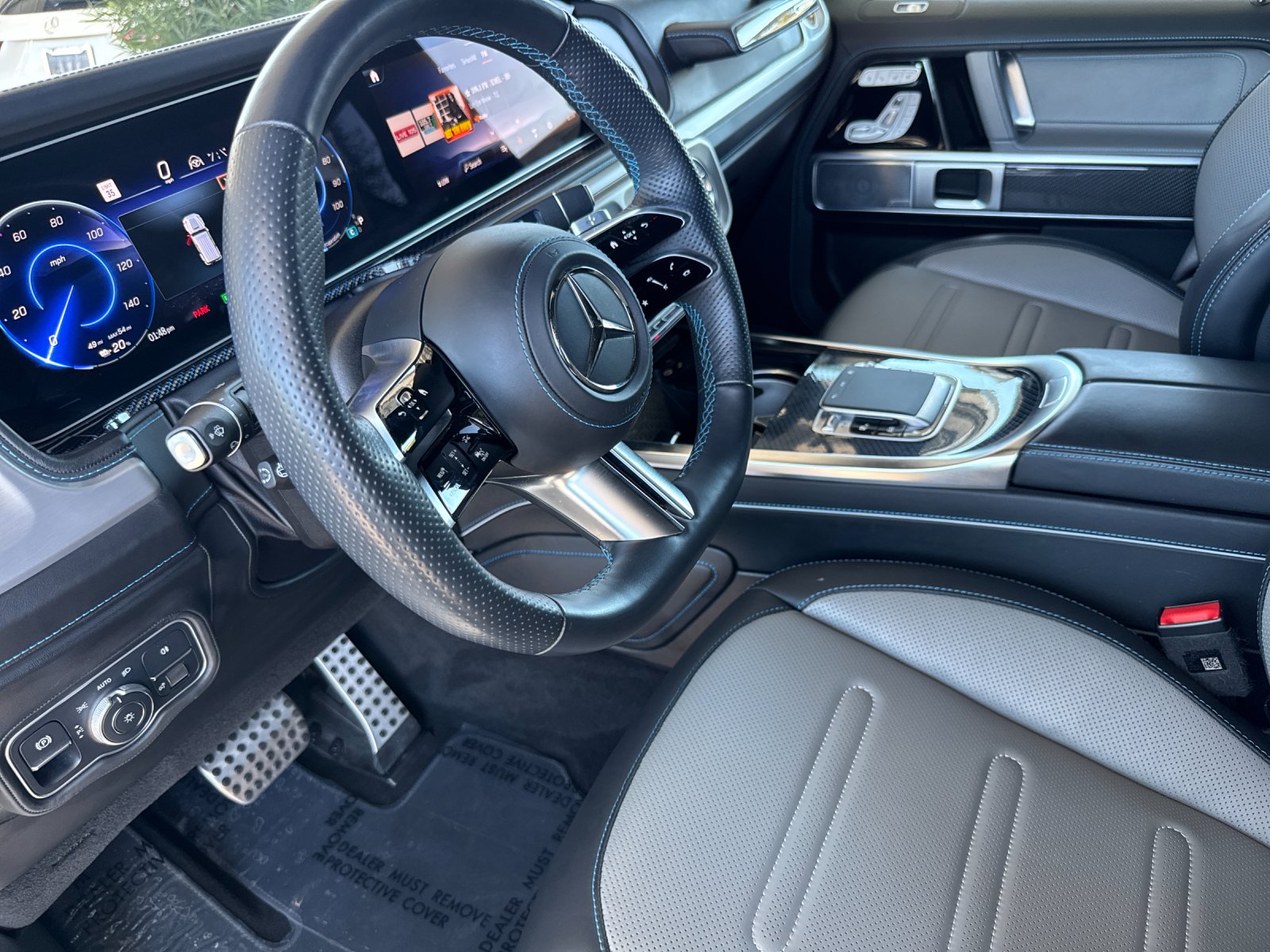 Certified Used 2025 MANUFAKTUR Moonlight White Metallic Mercedes-Benz G 580 4D Sport Utility 4MATIC® image 11